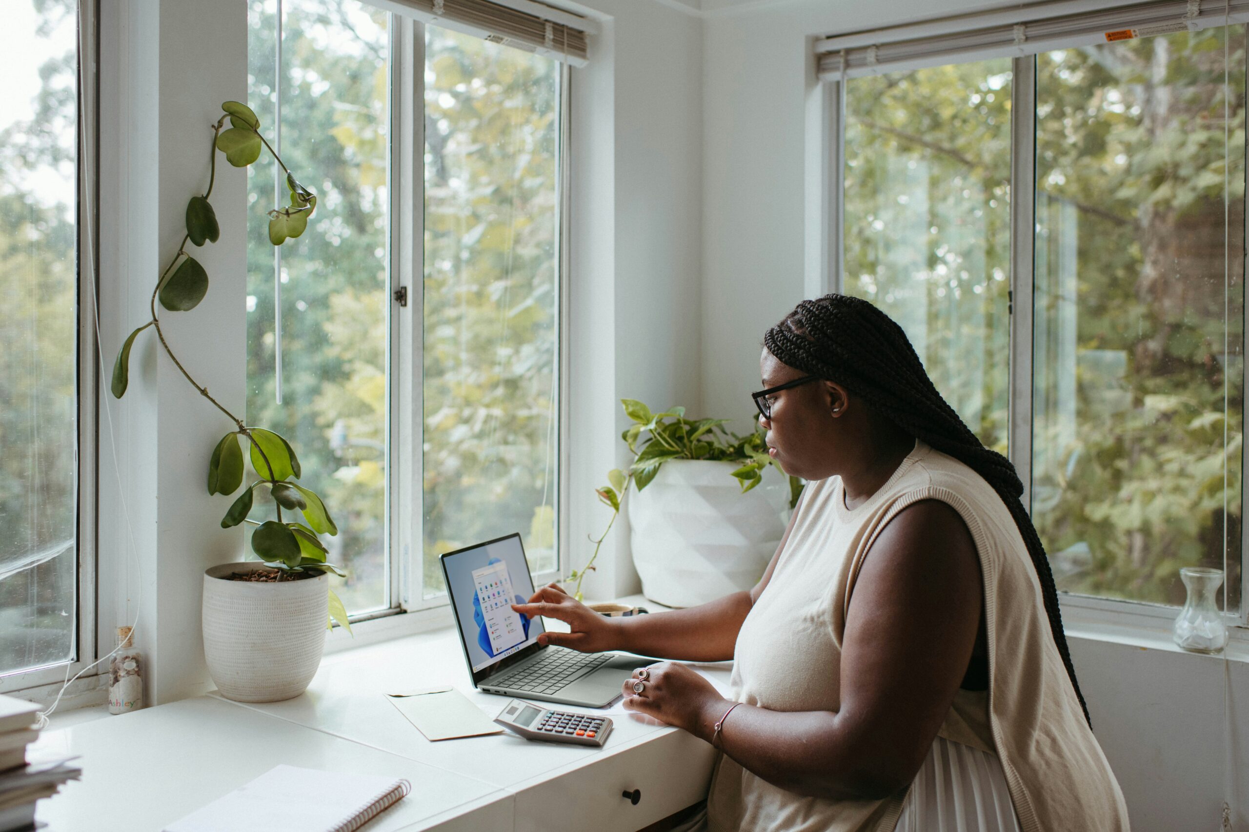 windows-YzLMmxDTrvI-unsplash High Paid Remote Job (Customer Support Representative)